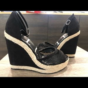 Elle wedges size 6.5 never worn!